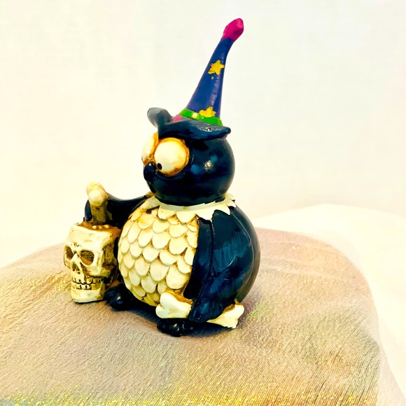 Halloween Black Owl Resin Statue - 5"
Halloween Decor Owl Figurine with Skull - Picture 2 of 9